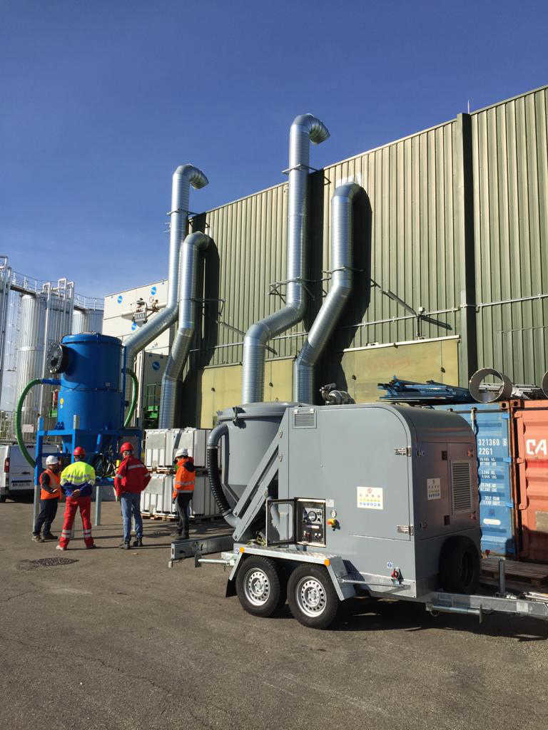 Aspirateur Thermique sur Remorque avec trémie intégré 55KW Remorque et skid