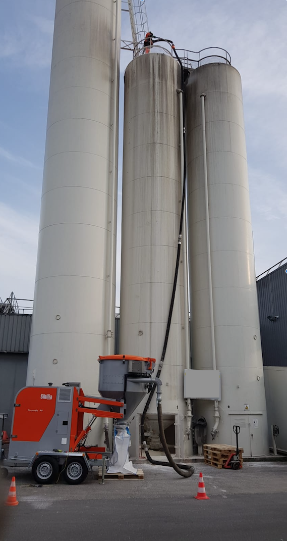 Aspirateur Thermique sur Remorque avec trémie intégré 55KW Remorque et skid