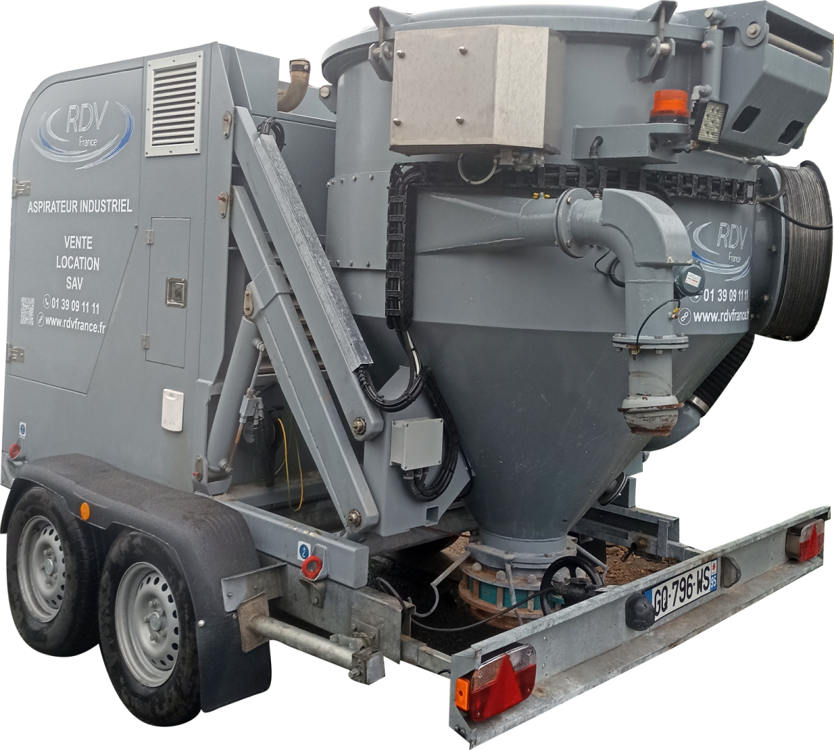 Aspirateur Thermique sur Remorque avec trémie intégré 55KW Remorque et skid