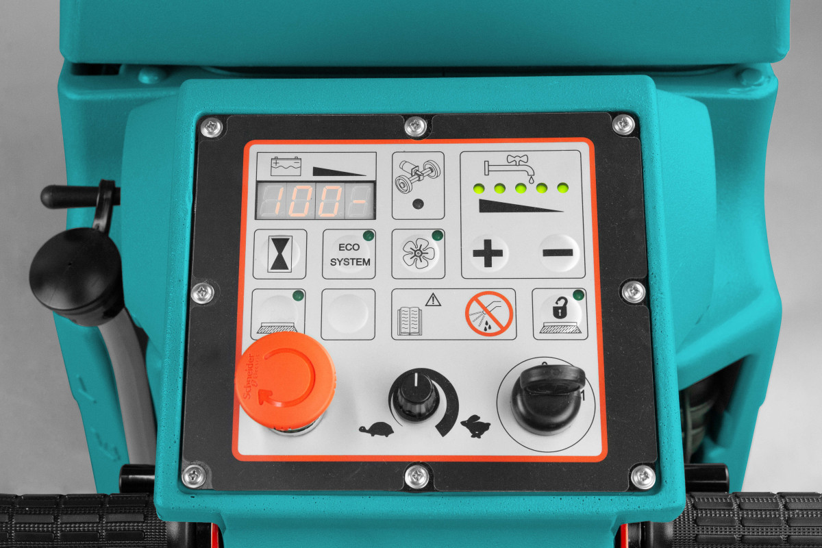 E81 | AUTOLAVEUSE AUTOTRACTEE Autolaveuses