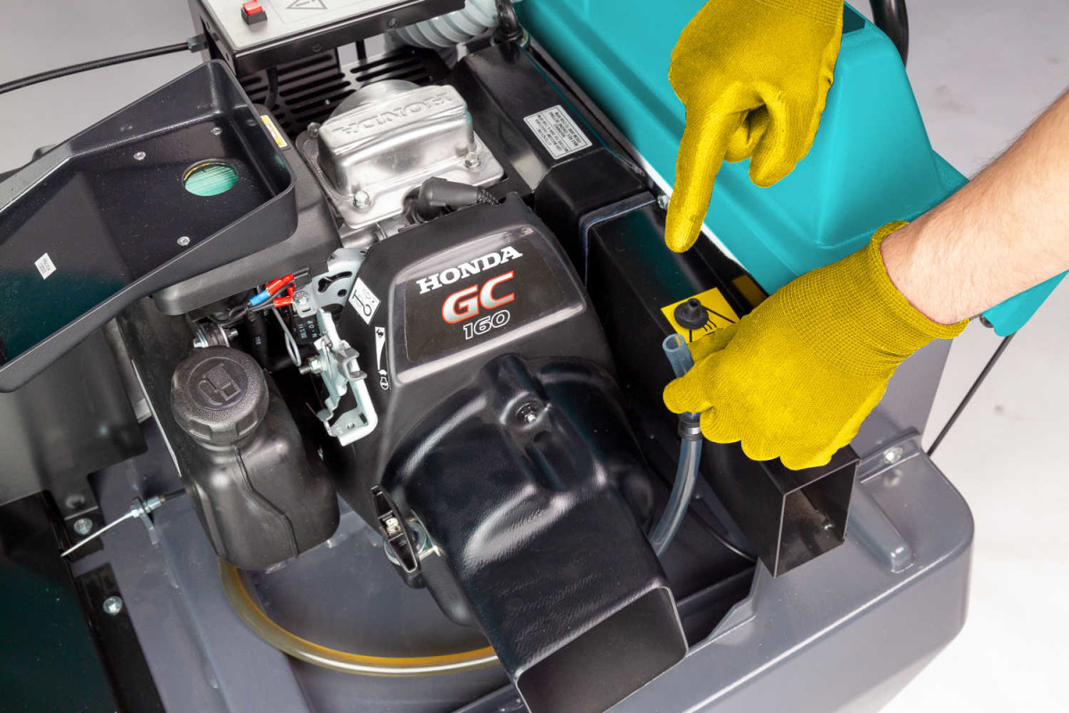 KOBRA BALAYEUSE AUTOTRACTEE Balayeuses