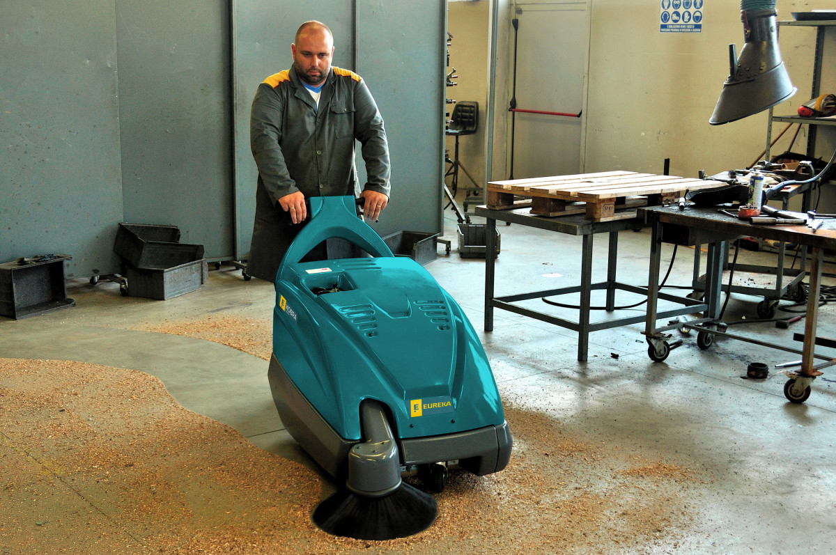 KOBRA BALAYEUSE AUTOTRACTEE Balayeuses