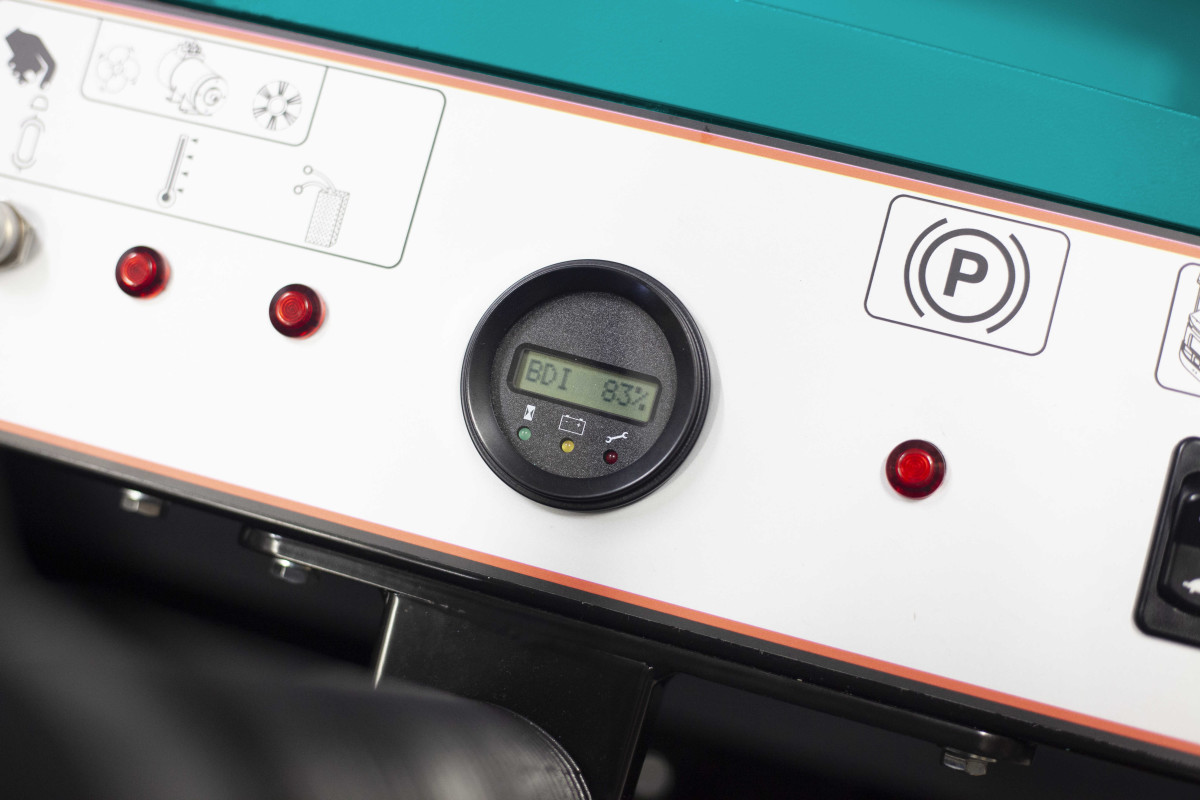 MAGNUM | BALAYEUSE AUTOPORTEE A BENNAGE HYDRAULIQUE Balayeuses