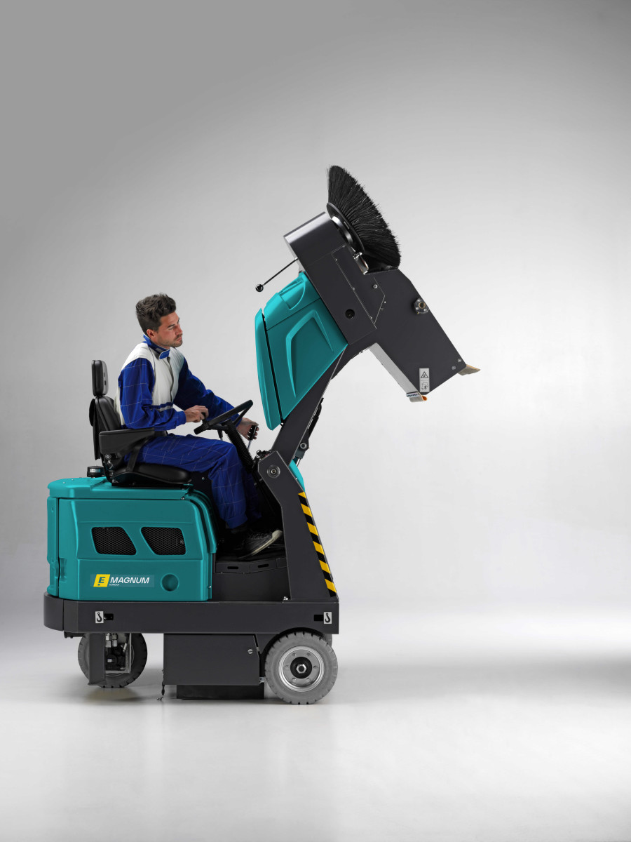 MAGNUM | BALAYEUSE AUTOPORTEE A BENNAGE HYDRAULIQUE Balayeuses