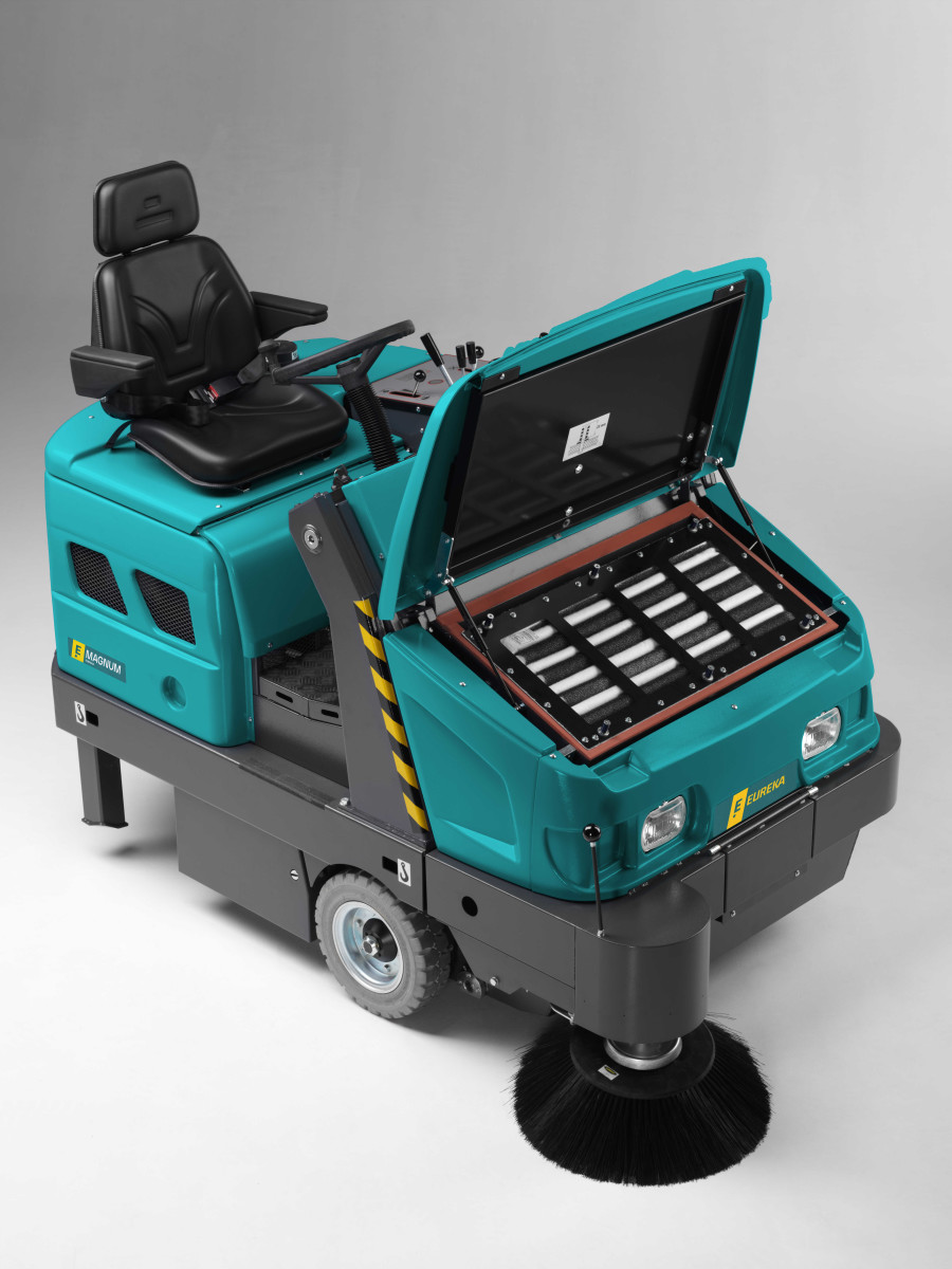 MAGNUM | BALAYEUSE AUTOPORTEE A BENNAGE HYDRAULIQUE Balayeuses